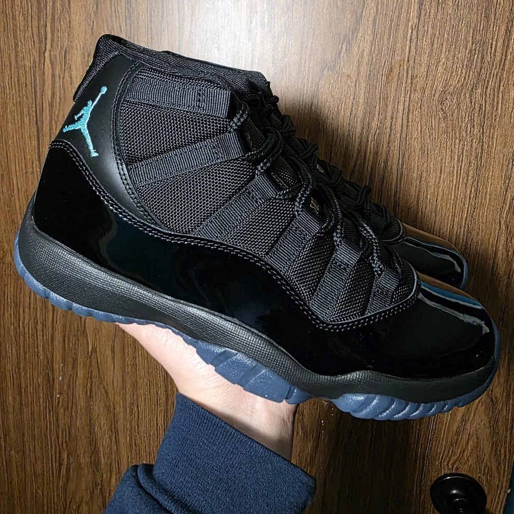 Brand new ds jordan retro 11 gamma sneakers size 8 and 9 men's.